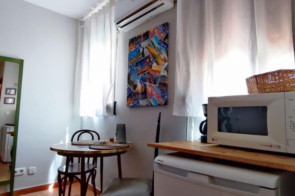 Estudio Lavapiés cerca de Antón Martín Madrid Esterno foto